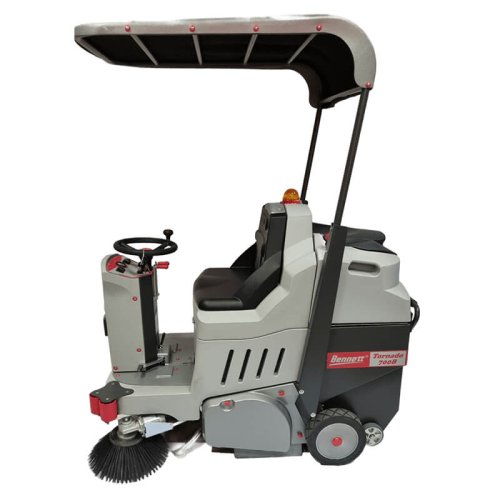 Подметальная машина с местом оператора Bennett Tornado 700bd (li-ion 24В / 150Ач)