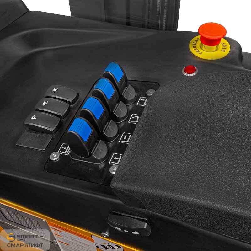 Узкопроходный ричтрак OPTS15 (1500 кг; 6,5 м; 80В / 560Ач) СМАРТЛИФТ (SMARTLIFT) – изображение №3